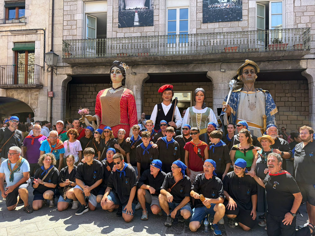 Els Gegants omplen Torroella per Sant Genís 2026! grallers gegants torroella sant genís 2026